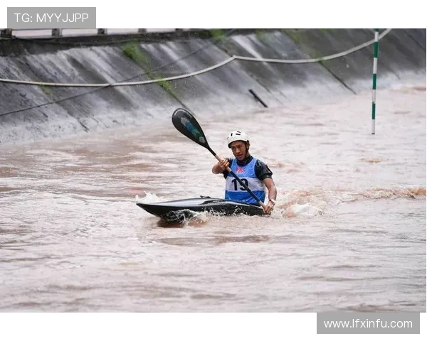 皮划艇激流回旋项目中的速度技巧与现代竞技体育精神探索发展之路