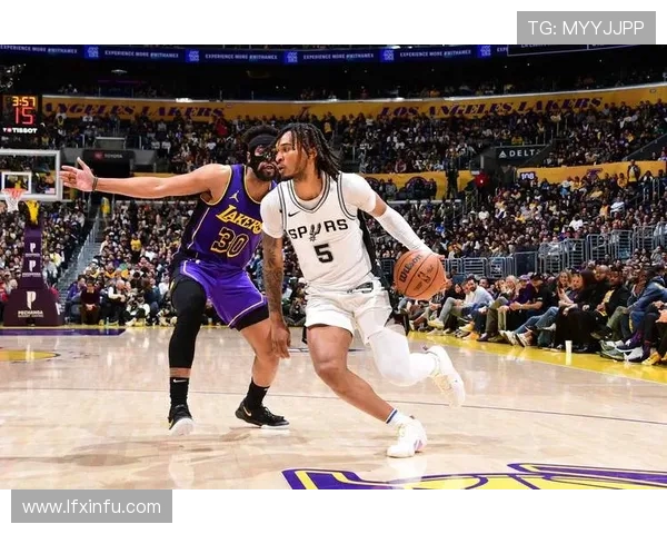 卡斯尔领衔新马刺首发阵容冲击西部赛场未来蓝图争冠之路与文班亚马